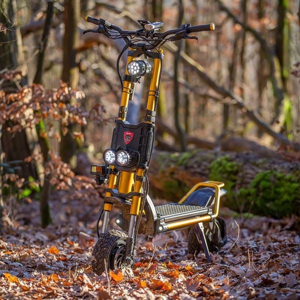 Kaabo Wolf King GTR 4000w 72v 35ah Li Black Twin Motor Electric Scooter (IPX5)