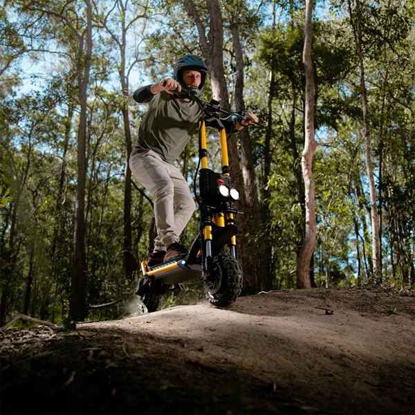 Kaabo Wolf King GTR 4000w 72v 35ah Li Gold Twin Motor Electric Scooter (IPX5)